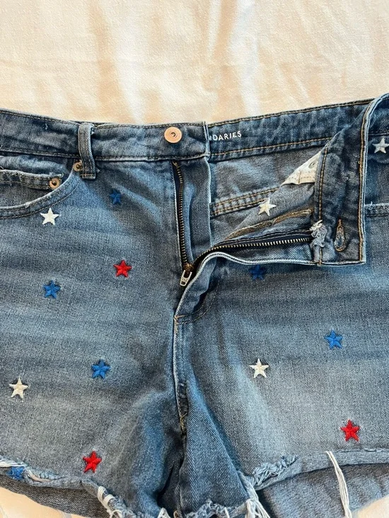 No Boundaries Blue Denim Shorts Red, White & Blue Star Embroidery SZ 9 EUC - Picture 6 of 9